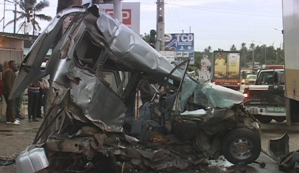 Acidente De Via O Maputo Mata Tr S Pessoas E Fere Gravemente Duas