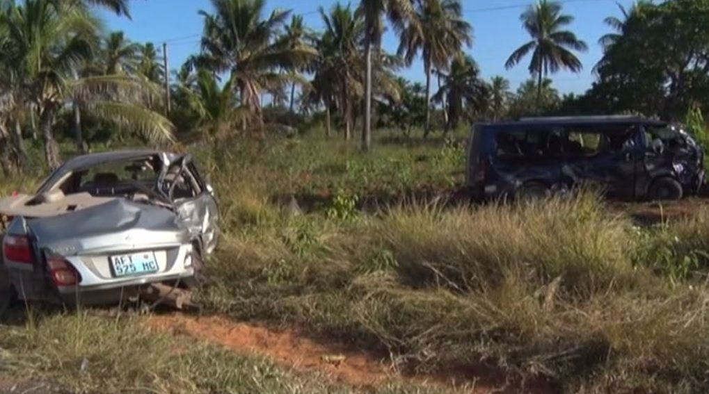 Acidente de viação mata 3 pessoas e fere 15 em Inhambane.jpg