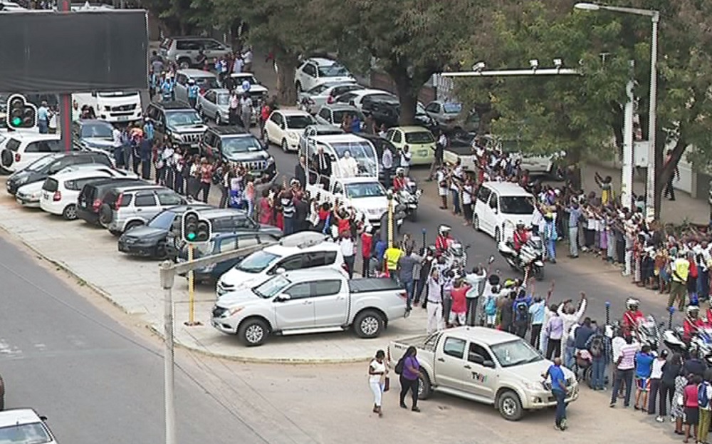 Papal móvel Expectativas e emoção tomaram conta das ruas de Maputo.jpg