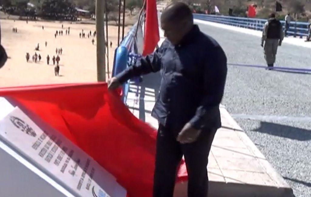 Presidente da República inaugura importante ponte em Tambara Manica.jpg