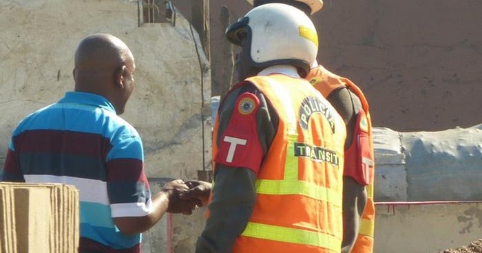 policia de transit mocambique.jpg