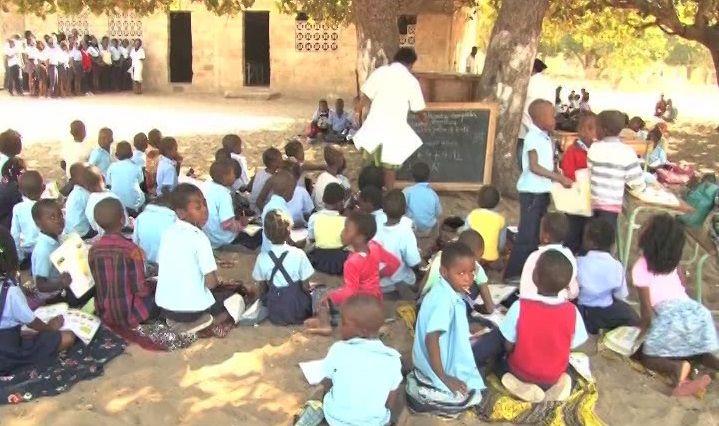 Educação província de Maputo: Tem défice de 600 salas de aula e cerca de 18 mil carteiras