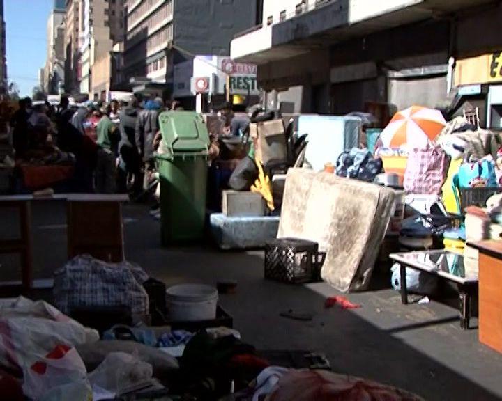 Autoridades municipais na RAS despejam de um prédio cento e cinquenta pessoas por alegada falta de urbanidade