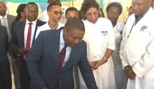 Acidente de viação Maputo:: Presidente da República visita doentes internados no HCM