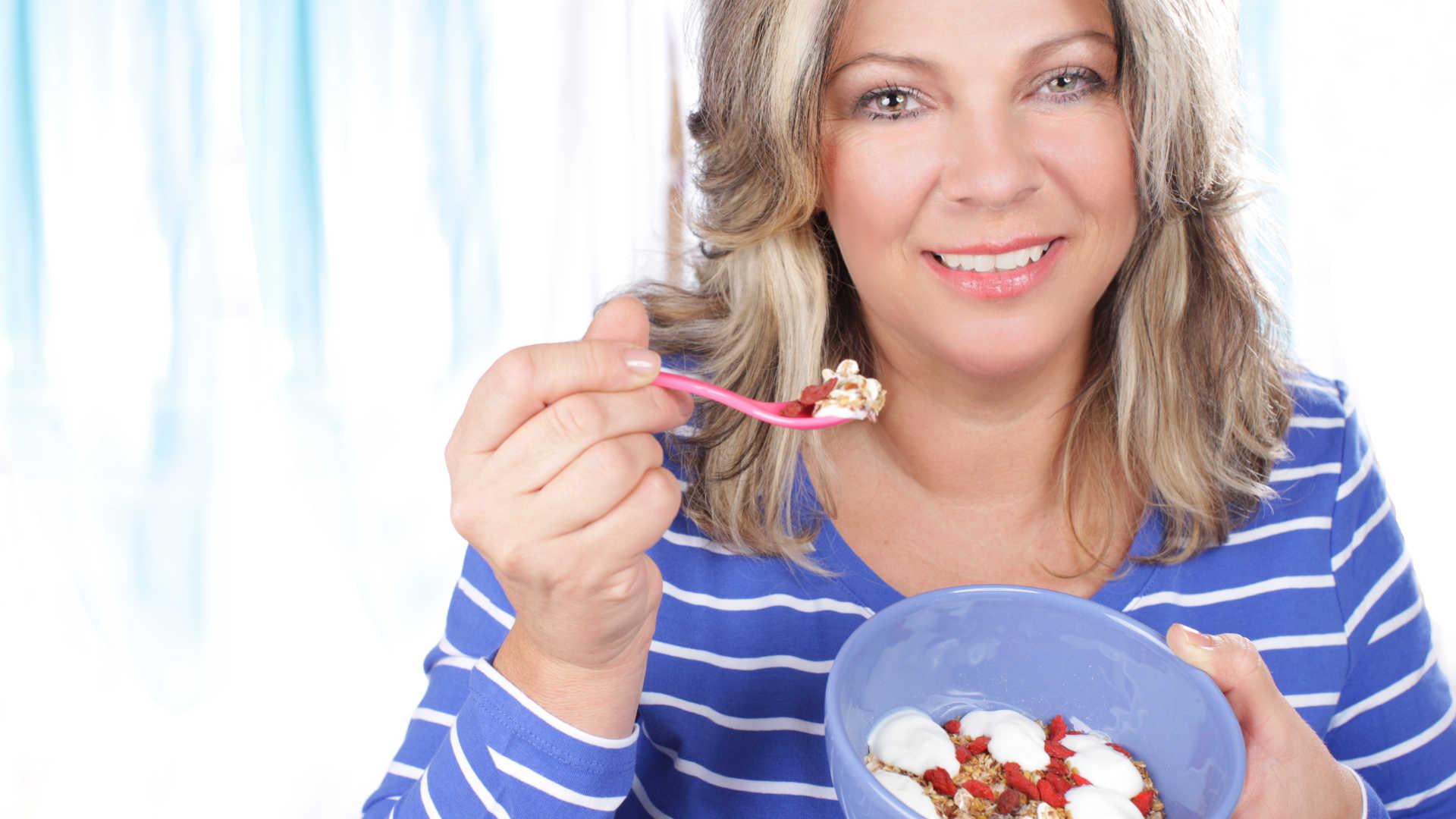 Dieta é capaz de influenciar a chegada da menopausa
