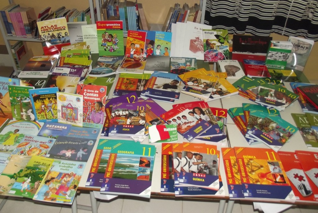 Livros-escolares-em-Moçambique-distribuição-gratuita.jpg