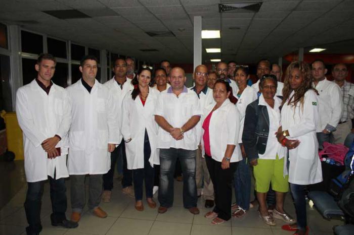 Assistência médica: Médicos cubanos prestam serviço gratuito em Chongoene