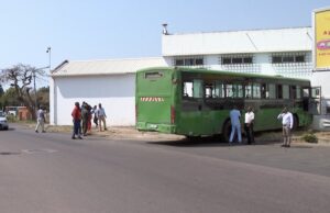 Autocarro desgovernado “invade” Ministério da Defesa