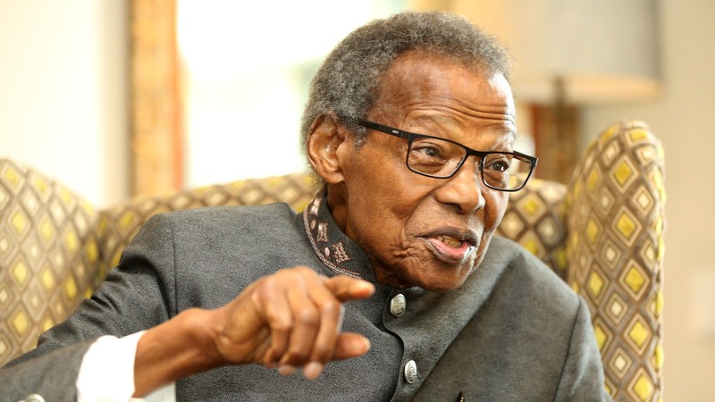 Morreu Mangosuthu Buthelezi