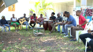 Beira em “sentadas acústicas” para resgatar instrumentos tradicionais