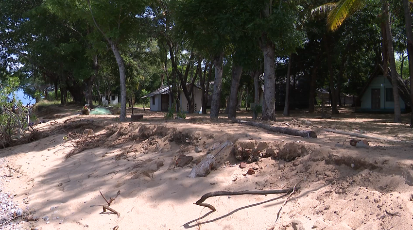 Erosão em Metangula : Águas do Lago Niassa destroem estâncias turísticas