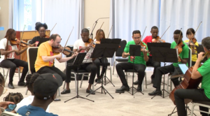 Concerto de música clássica : Projecto “ Xiquitsi” proporciona alegria a pais e filhos na cidade de Maputo